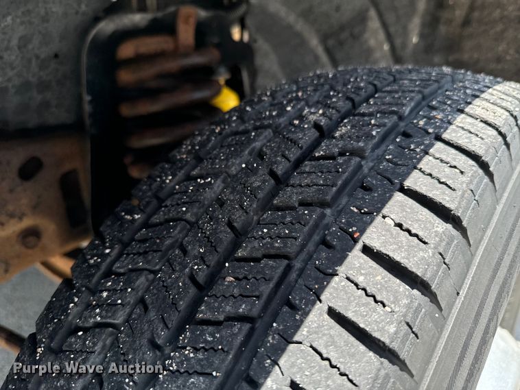 image for item DX0962 2007 Ford F350 Super Duty XL flatbed pickup truck