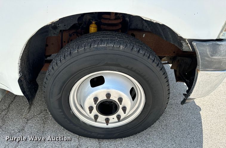 image for item DX0962 2007 Ford F350 Super Duty XL flatbed pickup truck