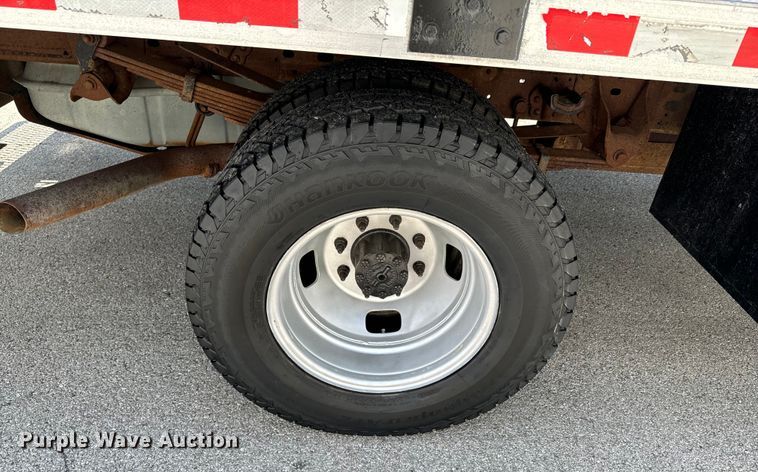 image for item DX0962 2007 Ford F350 Super Duty XL flatbed pickup truck