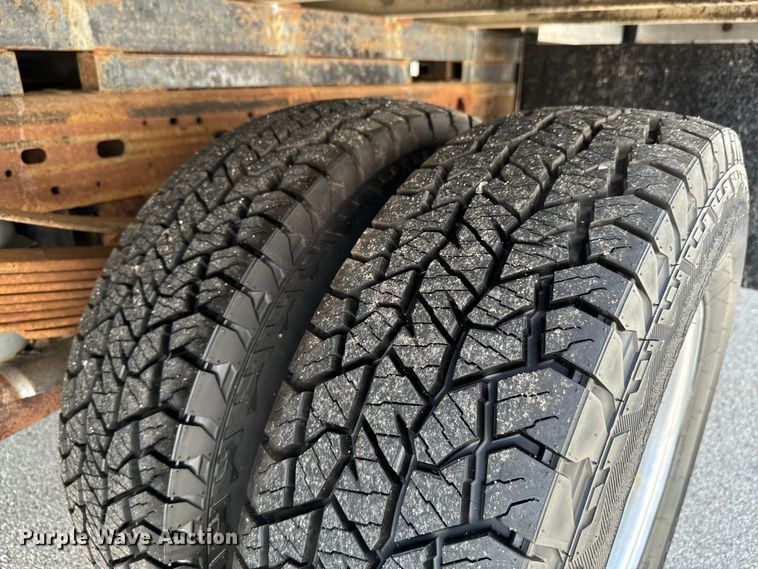 image for item DX0962 2007 Ford F350 Super Duty XL flatbed pickup truck