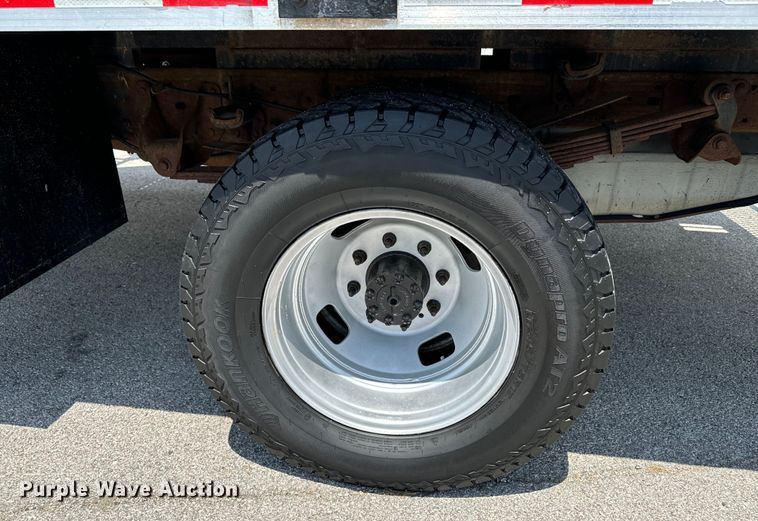 image for item DX0962 2007 Ford F350 Super Duty XL flatbed pickup truck