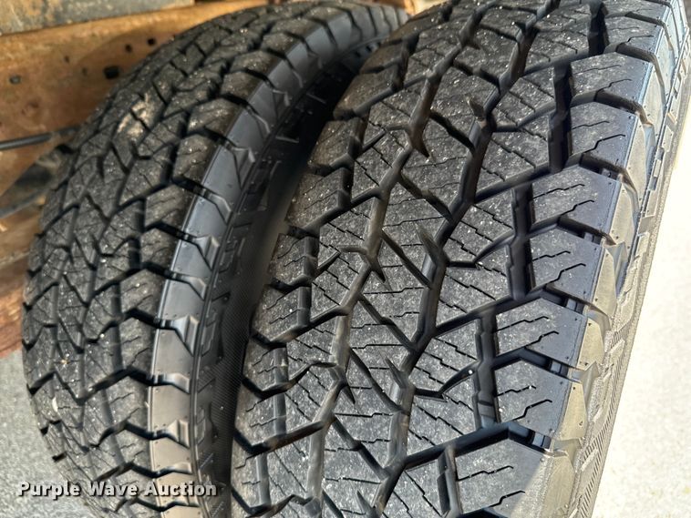 image for item DX0962 2007 Ford F350 Super Duty XL flatbed pickup truck