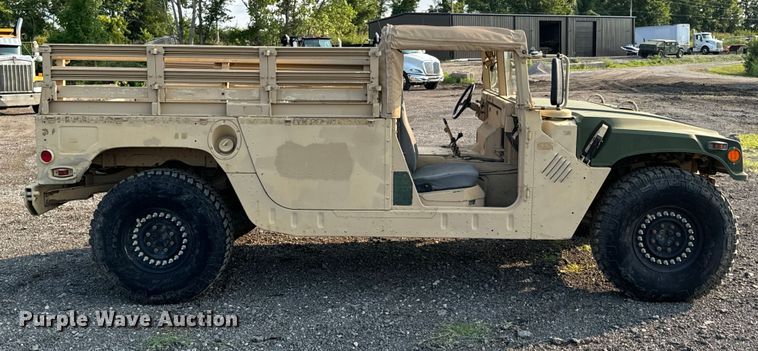 image for item DX0987 2007 AM General M1097R1 HMMWV SUV