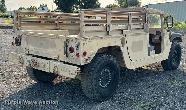 image for item DX0987 2007 AM General M1097R1 HMMWV SUV