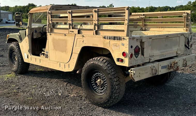 image for item DX0987 2007 AM General M1097R1 HMMWV SUV
