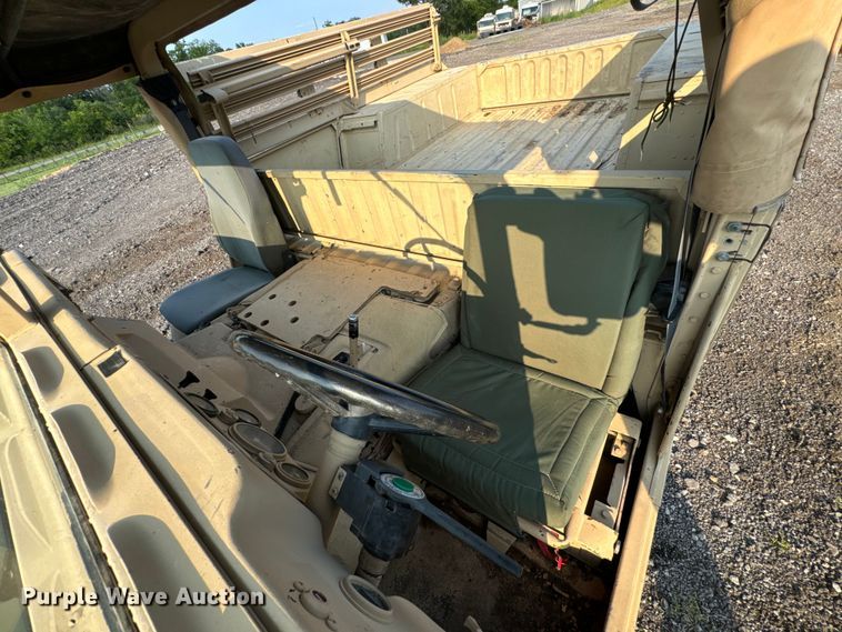 image for item DX0987 2007 AM General M1097R1 HMMWV SUV