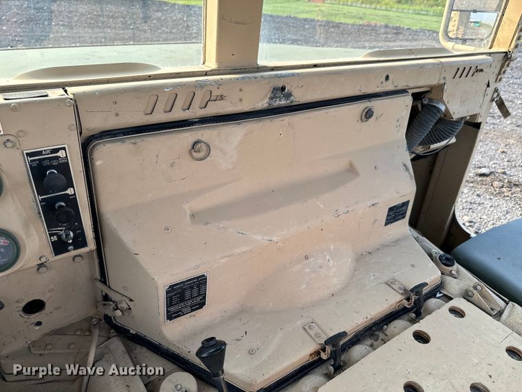 image for item DX0987 2007 AM General M1097R1 HMMWV SUV