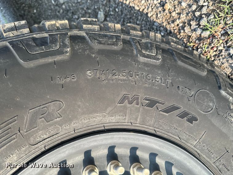 image for item DX0987 2007 AM General M1097R1 HMMWV SUV