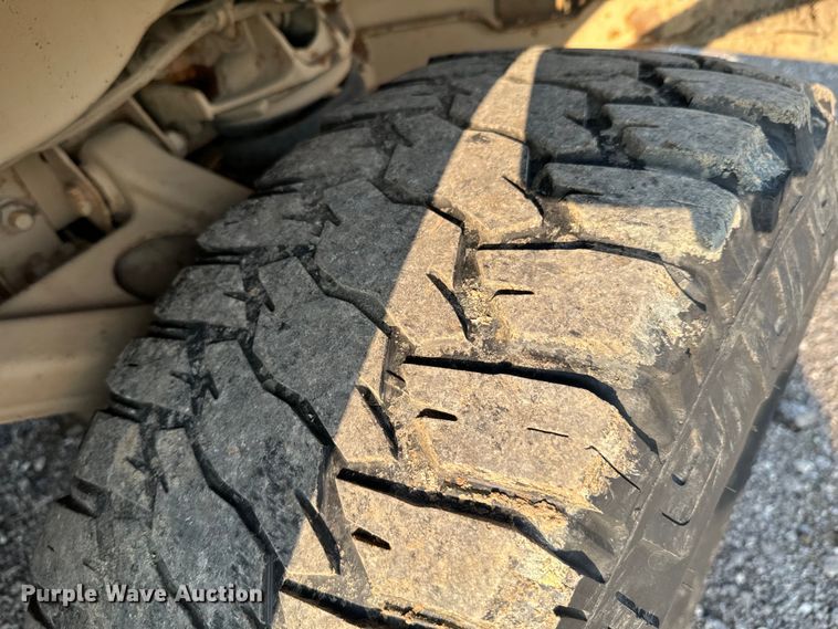 image for item DX0987 2007 AM General M1097R1 HMMWV SUV