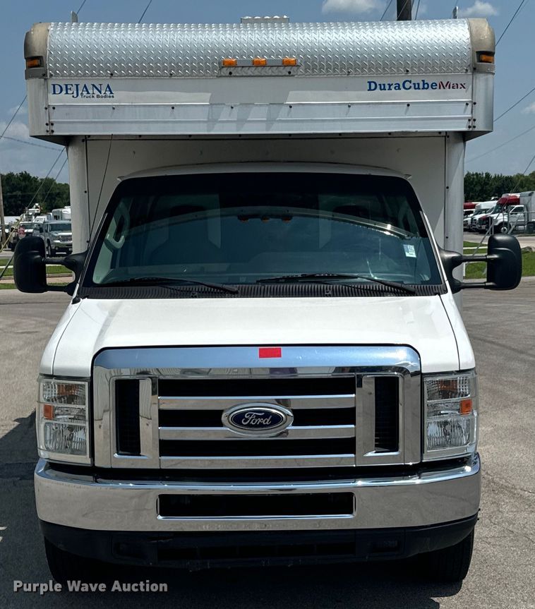 image for item DX1008 2016 Ford ECONOLINE box truck