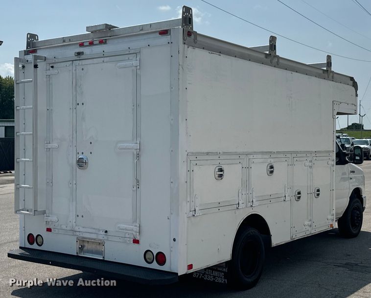 image for item DX1008 2016 Ford ECONOLINE box truck