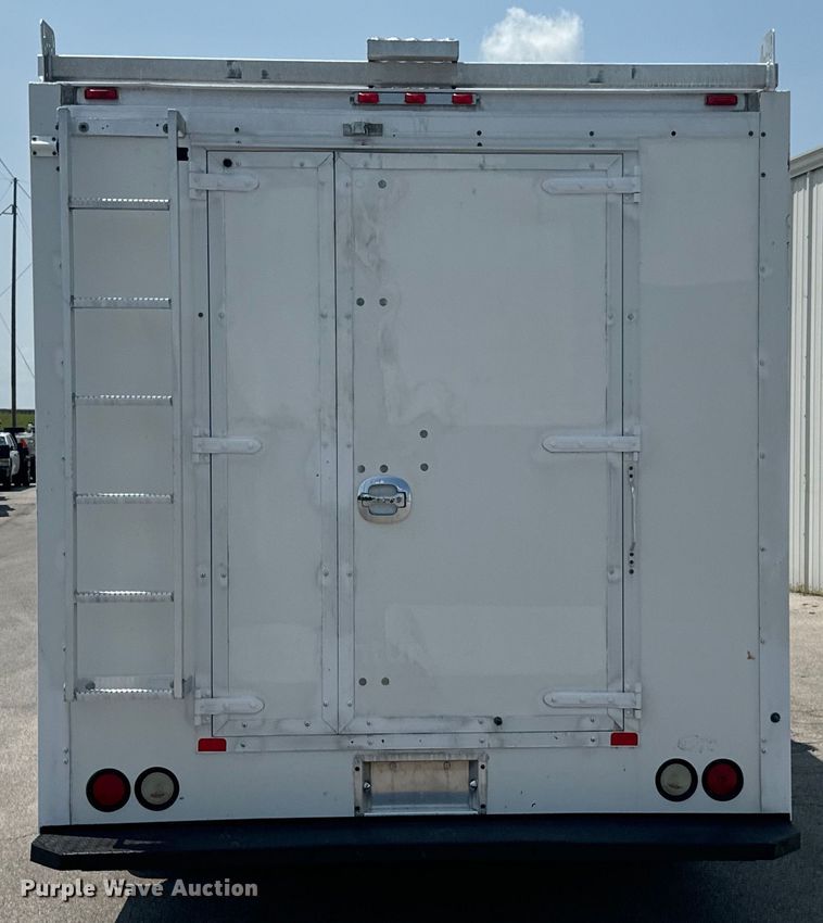 image for item DX1008 2016 Ford ECONOLINE box truck