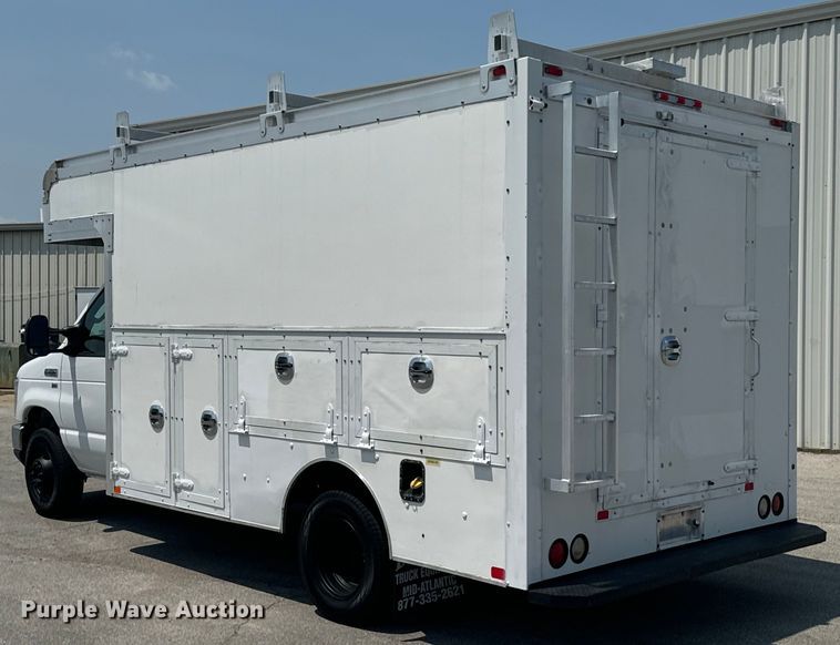 image for item DX1008 2016 Ford ECONOLINE box truck