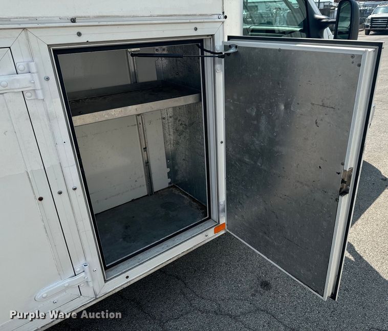 image for item DX1008 2016 Ford ECONOLINE box truck