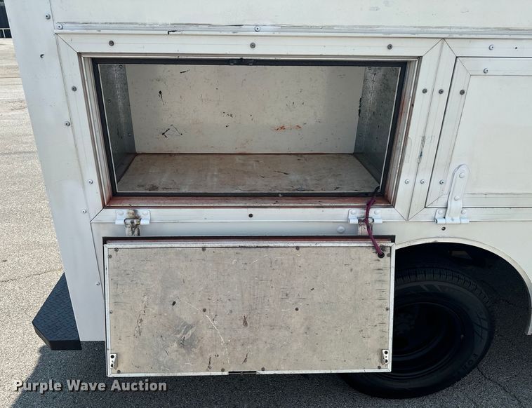 image for item DX1008 2016 Ford ECONOLINE box truck