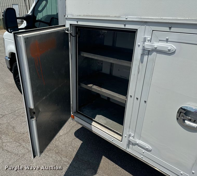 image for item DX1008 2016 Ford ECONOLINE box truck