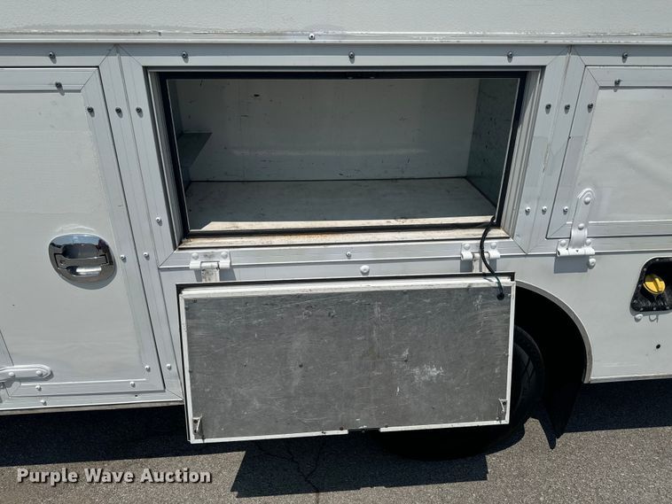 image for item DX1008 2016 Ford ECONOLINE box truck