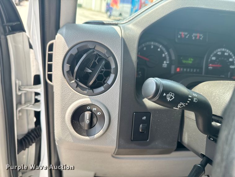 image for item DX1008 2016 Ford ECONOLINE box truck