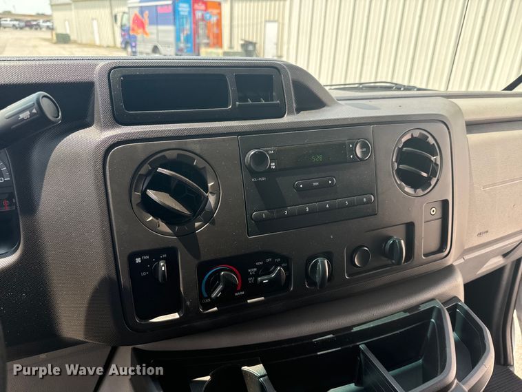 image for item DX1008 2016 Ford ECONOLINE box truck