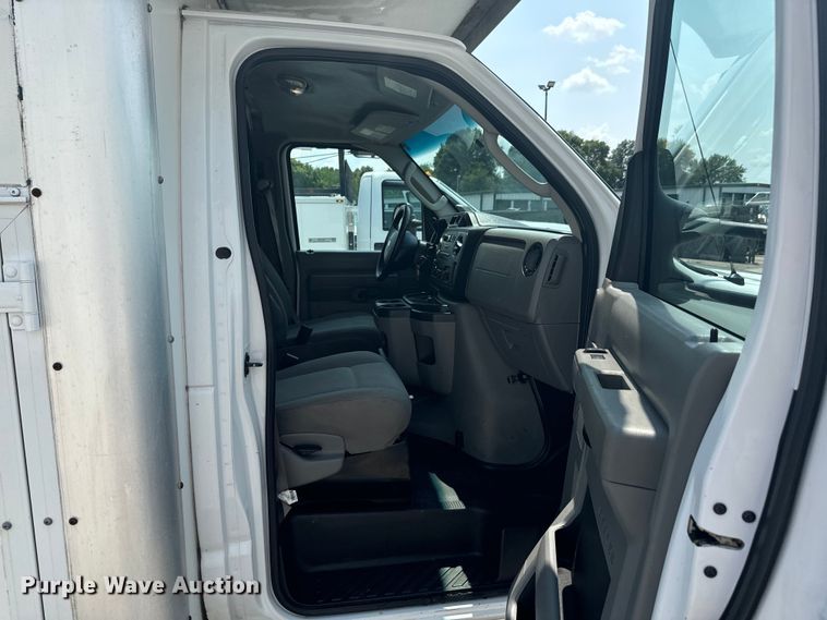 image for item DX1008 2016 Ford ECONOLINE box truck