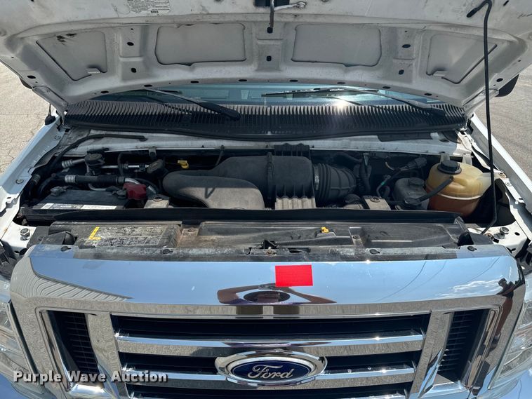 image for item DX1008 2016 Ford ECONOLINE box truck