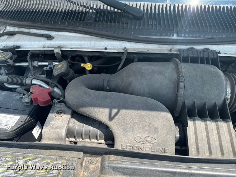 image for item DX1008 2016 Ford ECONOLINE box truck