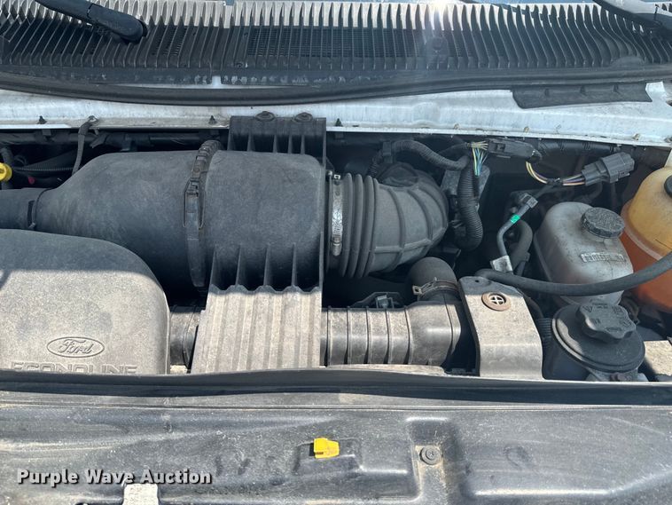 image for item DX1008 2016 Ford ECONOLINE box truck