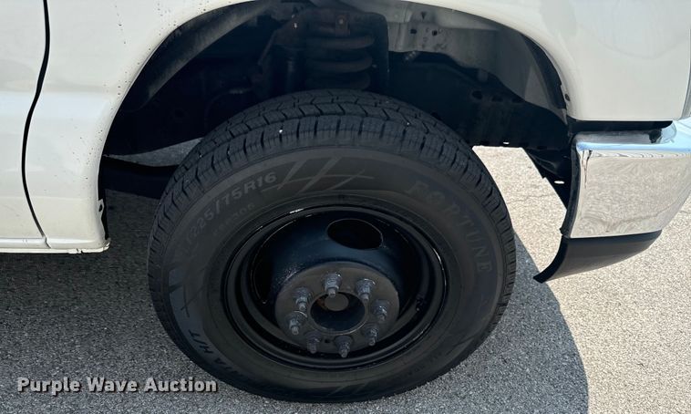 image for item DX1008 2016 Ford ECONOLINE box truck