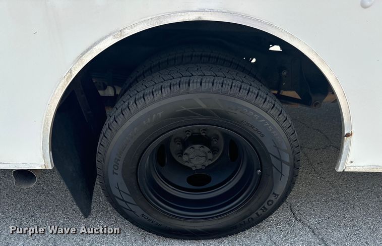 image for item DX1008 2016 Ford ECONOLINE box truck