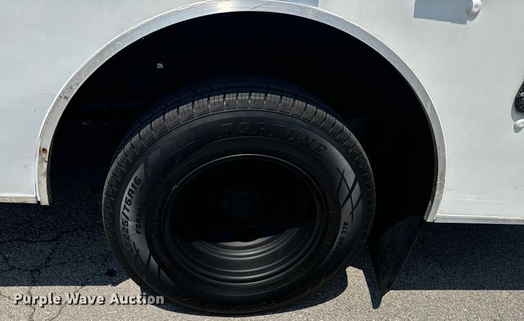 image for item DX1008 2016 Ford ECONOLINE box truck