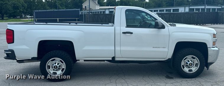image for item DX1009 2015 Chevrolet Silverado 2500HD pickup truck
