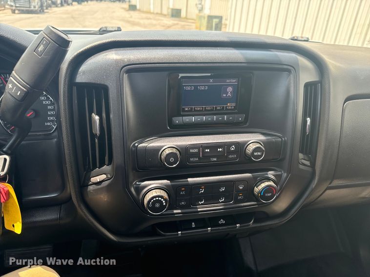 image for item DX1009 2015 Chevrolet Silverado 2500HD pickup truck