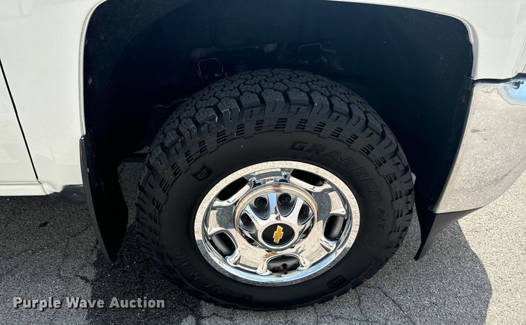 image for item DX1009 2015 Chevrolet Silverado 2500HD pickup truck