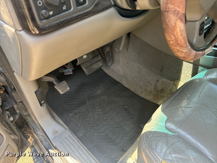 image for item DX3463 2005 GMC Yukon Denali XL SUV