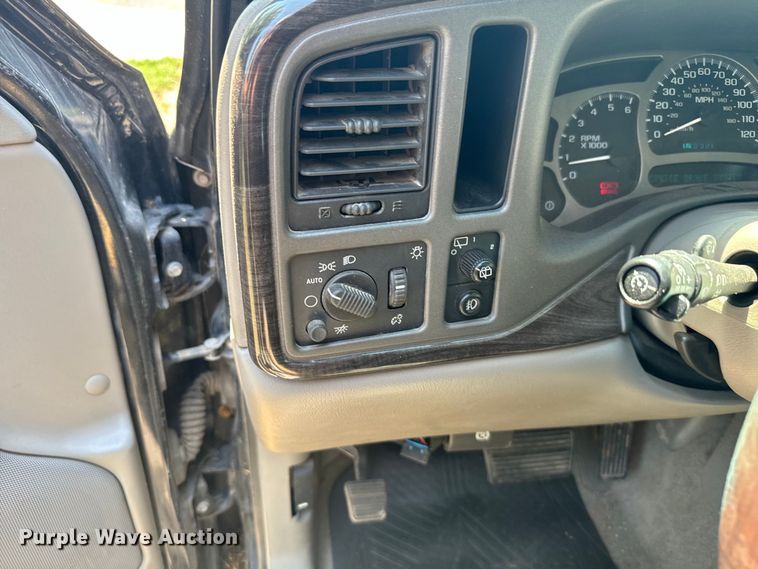 image for item DX3463 2005 GMC Yukon Denali XL SUV