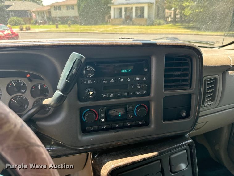 image for item DX3463 2005 GMC Yukon Denali XL SUV