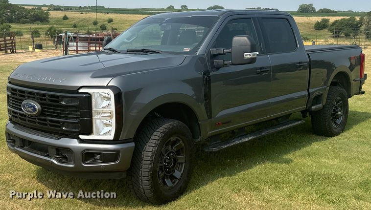 image for item DX3484 2023 Ford F250 Super Duty XLT Crew Cab pickup truck
