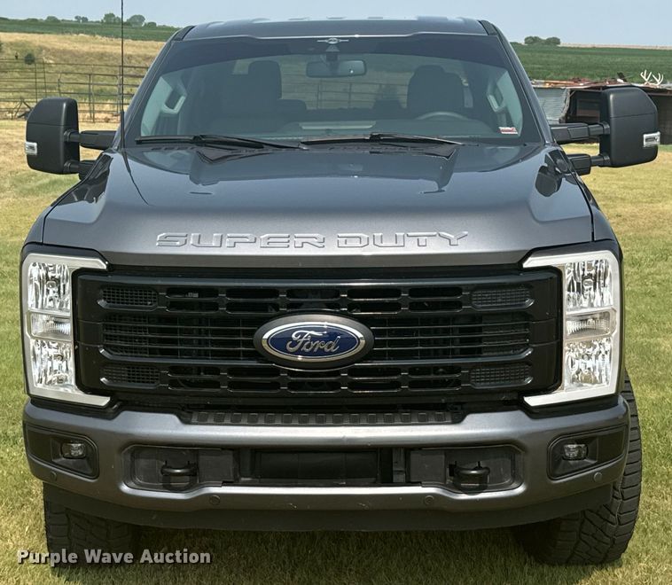 image for item DX3484 2023 Ford F250 Super Duty XLT Crew Cab pickup truck