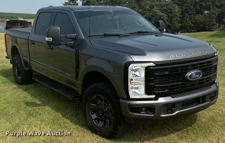 image for item DX3484 2023 Ford F250 Super Duty XLT Crew Cab pickup truck
