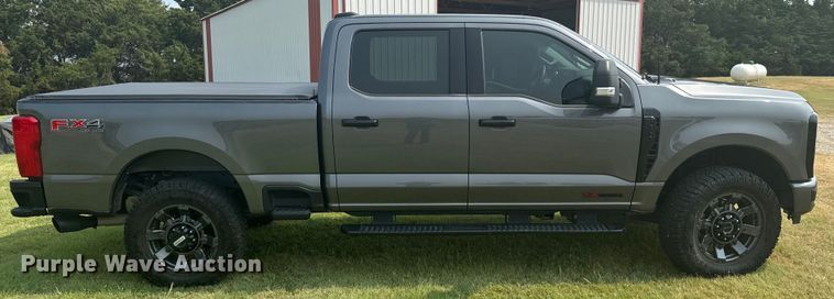 image for item DX3484 2023 Ford F250 Super Duty XLT Crew Cab pickup truck