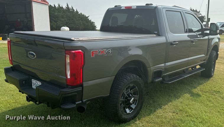 image for item DX3484 2023 Ford F250 Super Duty XLT Crew Cab pickup truck
