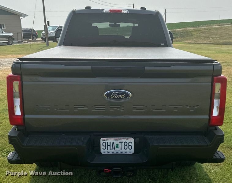 image for item DX3484 2023 Ford F250 Super Duty XLT Crew Cab pickup truck