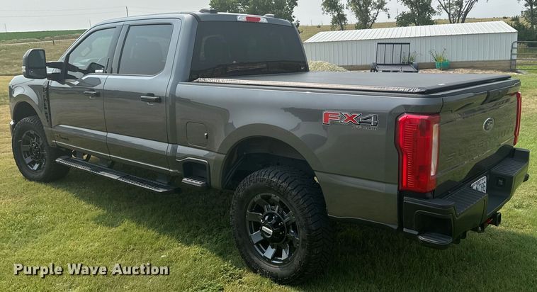 image for item DX3484 2023 Ford F250 Super Duty XLT Crew Cab pickup truck