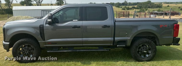 image for item DX3484 2023 Ford F250 Super Duty XLT Crew Cab pickup truck