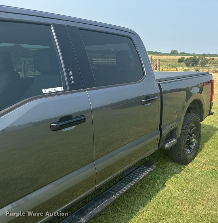 image for item DX3484 2023 Ford F250 Super Duty XLT Crew Cab pickup truck
