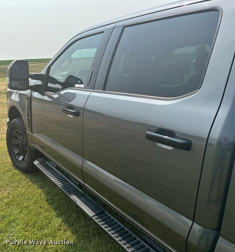 image for item DX3484 2023 Ford F250 Super Duty XLT Crew Cab pickup truck