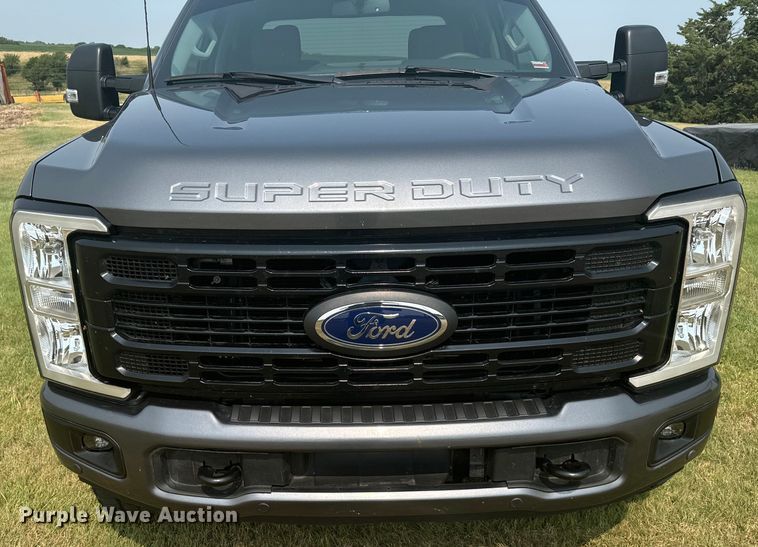 image for item DX3484 2023 Ford F250 Super Duty XLT Crew Cab pickup truck