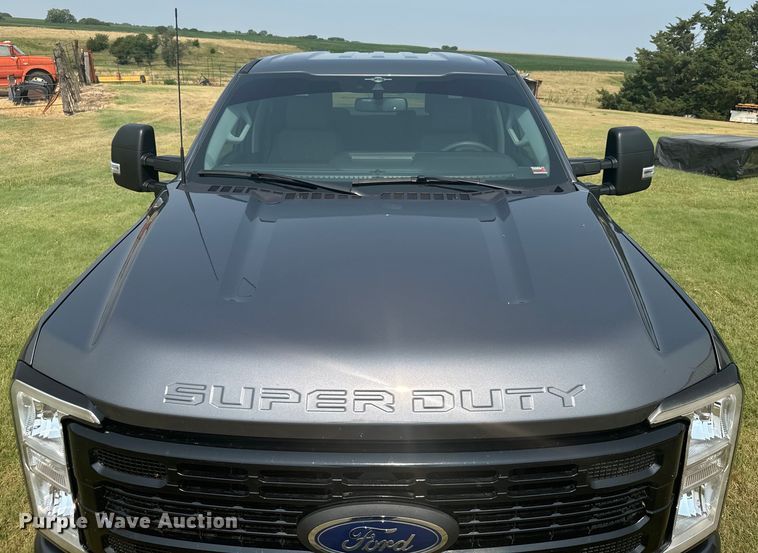 image for item DX3484 2023 Ford F250 Super Duty XLT Crew Cab pickup truck