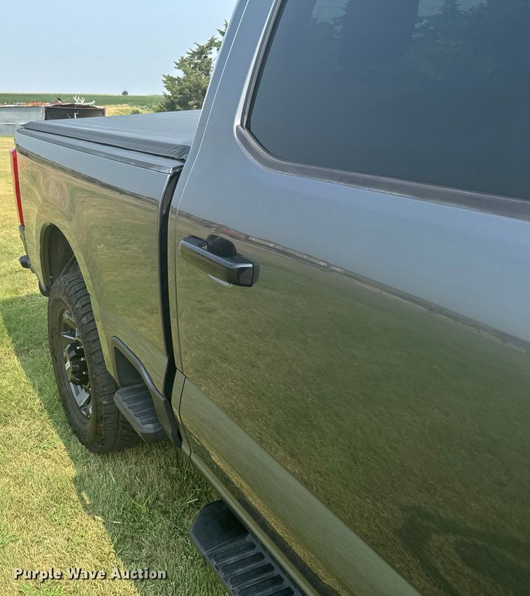 image for item DX3484 2023 Ford F250 Super Duty XLT Crew Cab pickup truck