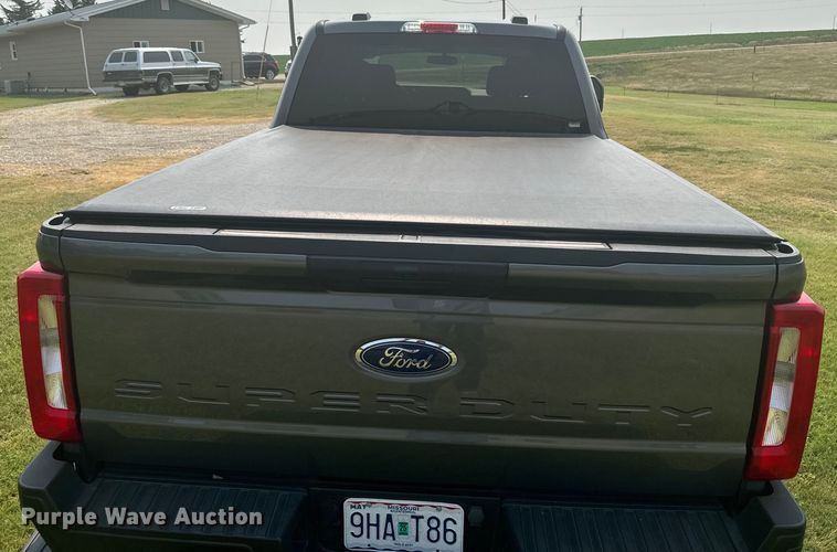 image for item DX3484 2023 Ford F250 Super Duty XLT Crew Cab pickup truck